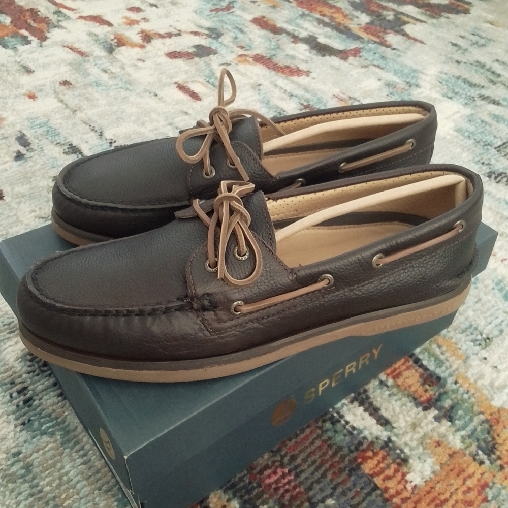 NIB Sperry brown slippers 11M Gold Cup